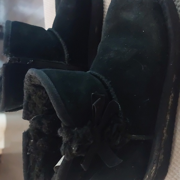 Kids Koolaburra by Ugg black boots size 2 - Picture 2 of 5